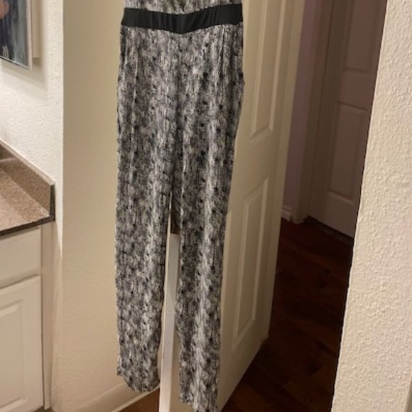 ASTR Romper (Medium) - Picture 4 of 5